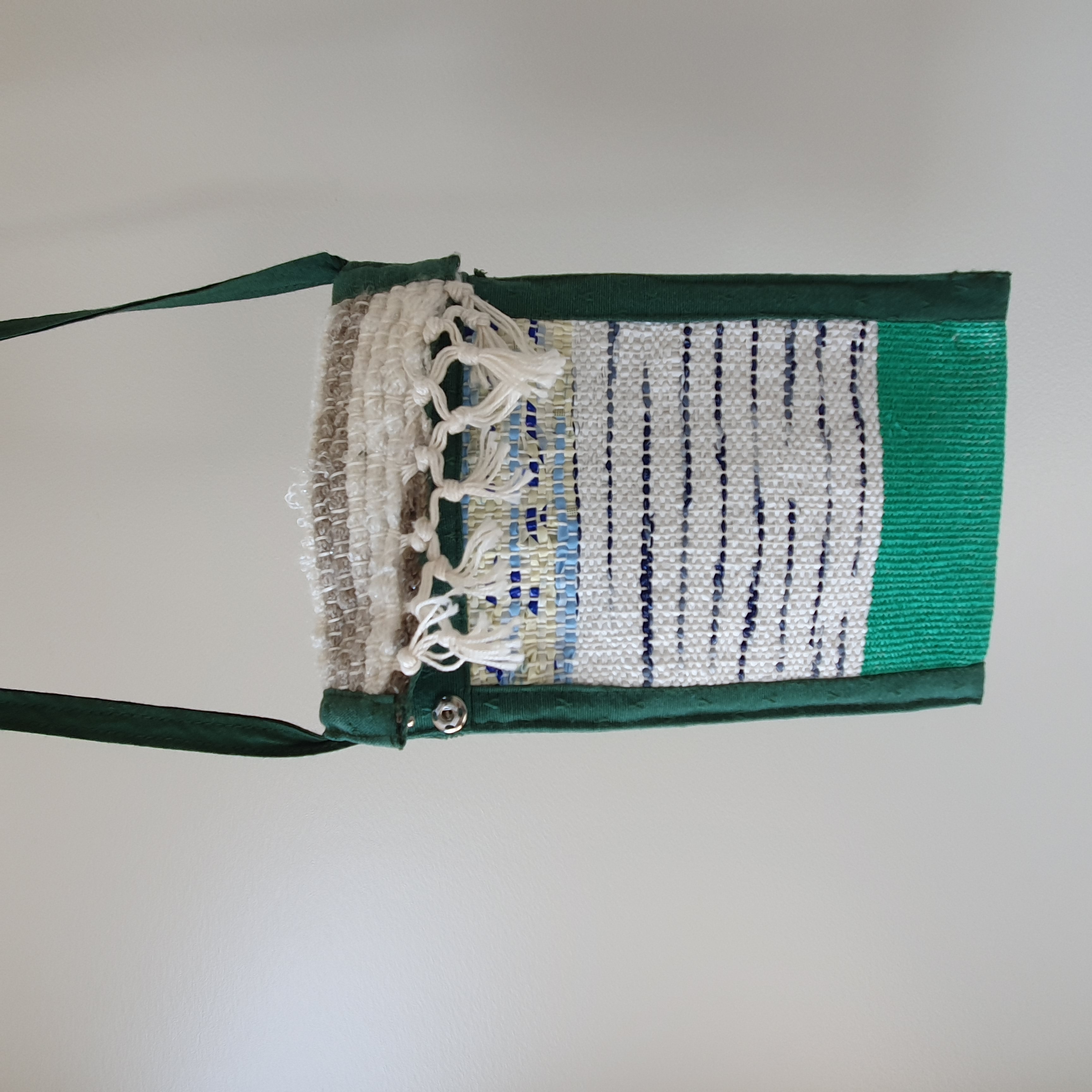 Porte-téléphone en plastiques et laines tissés main