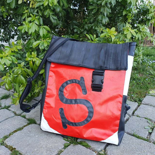 Sac à dos en bâches publicitaires et chambre à air