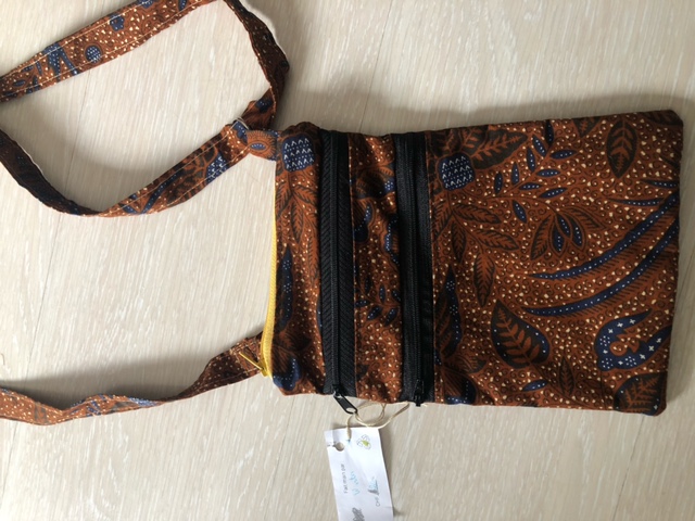 Pochette bandoulière multi-rangement